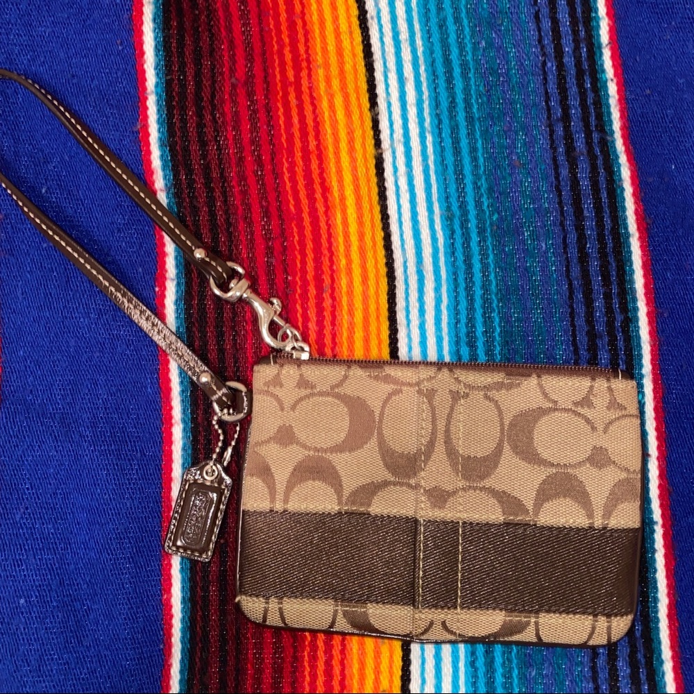 Pre-owned tan Coach wristlet - Picture 4 of 4